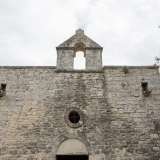 ...terminante con un campaniletto a vela, realizzato in epoche successive 